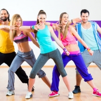 TÃ¤nzer trainieren Zumba Fitness in Tanzstudio